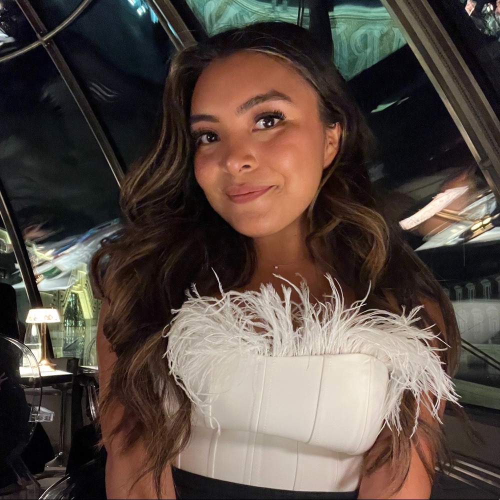 Meet your Posher, Mia